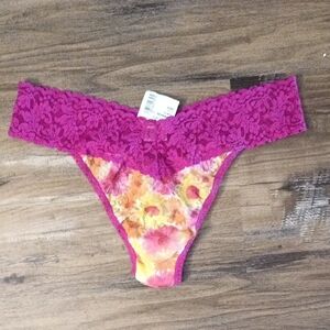 NWT Hanky Panky Magenta/Floral Print  Original Rise Lace Thong Panties. One Size